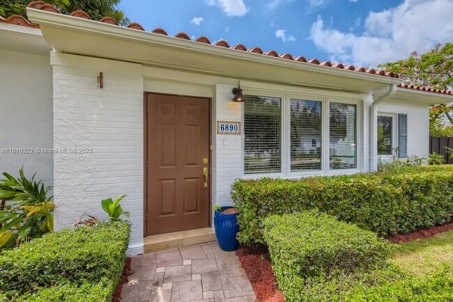 Foto del edificio - 6890 SW 51st St
