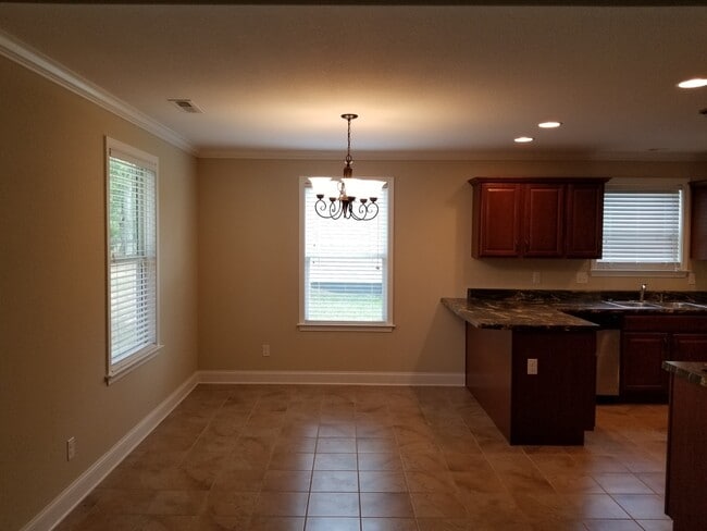 Building Photo - Maryville, 3 bedroom, 2 bath home minutes ...