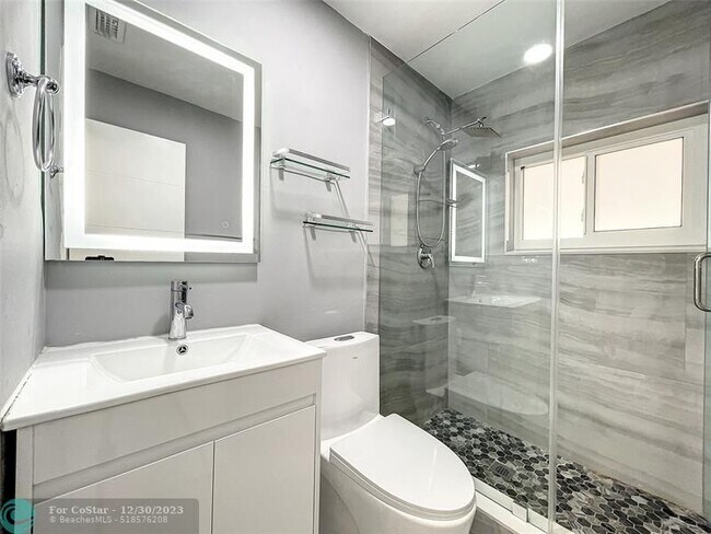 Foto del edificio - 2649 Johnson St
