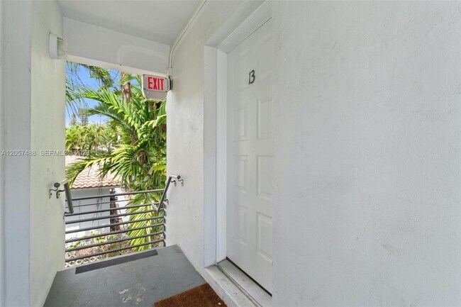 Building Photo - 541 NE 62nd St