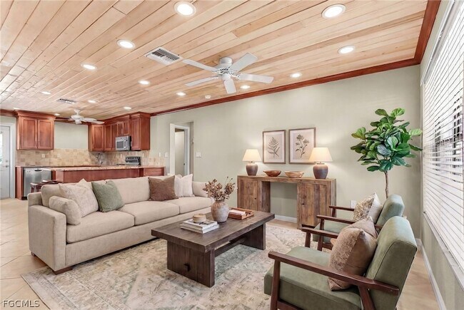 Foto del edificio - 2371 Baybreeze St