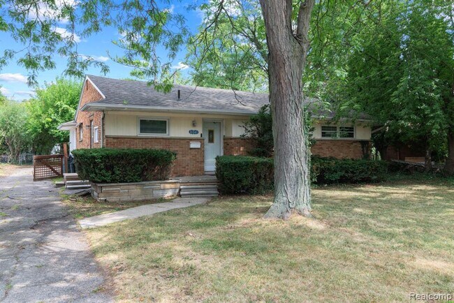 Building Photo - 16940 W 13 Mile Rd