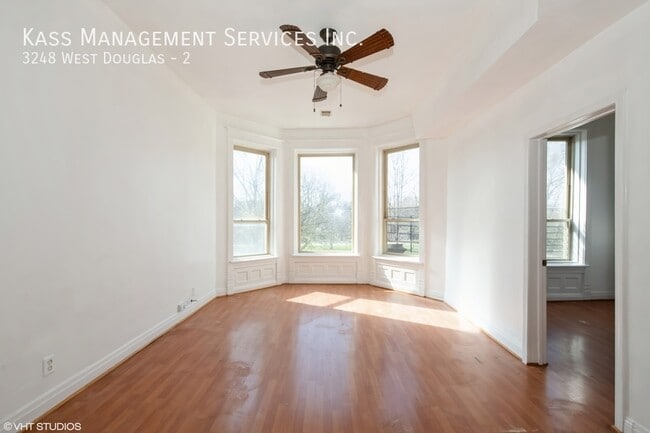 Foto del edificio - 3248 West Douglas-2
