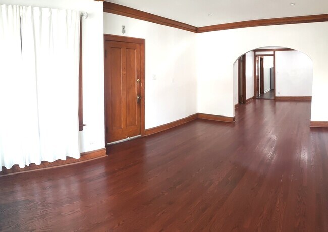 Building Photo - 1455 N Lockwood Ave