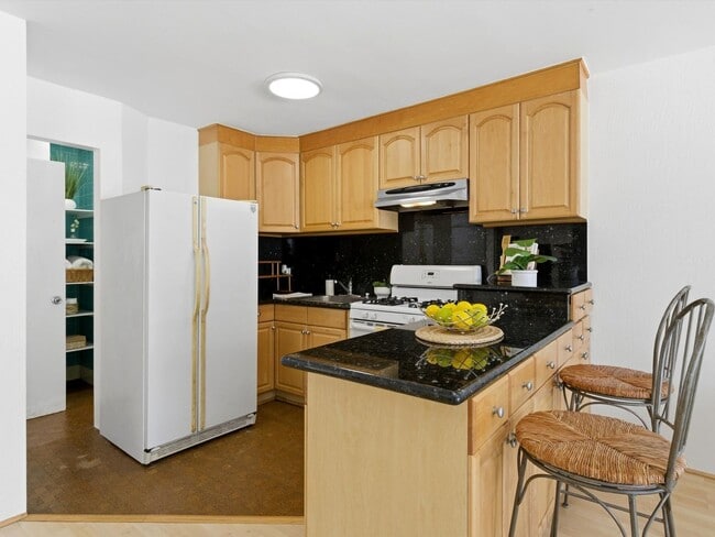 Building Photo - Central Makiki Two Bedroom Rental