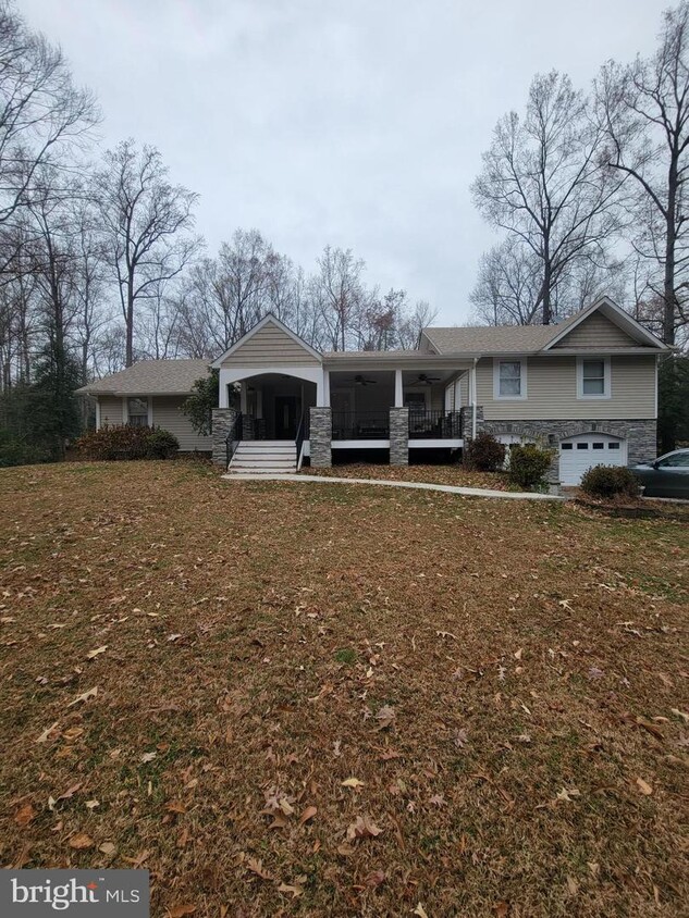 Primary Photo - 215 Lakewood Landing Dr