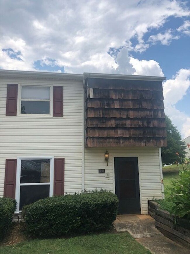 Building Photo - 7950 Shady Oak Trail