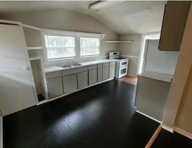 Building Photo - 10804 Old Gainesville Rd