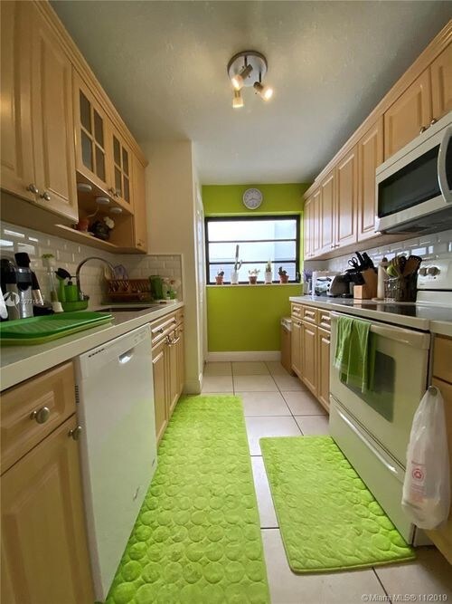 Foto del edificio - 8255 Abbott Ave