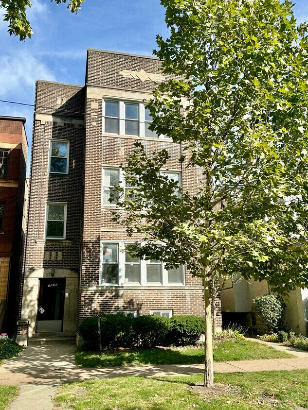 Primary Photo - 1310 W Thorndale Ave