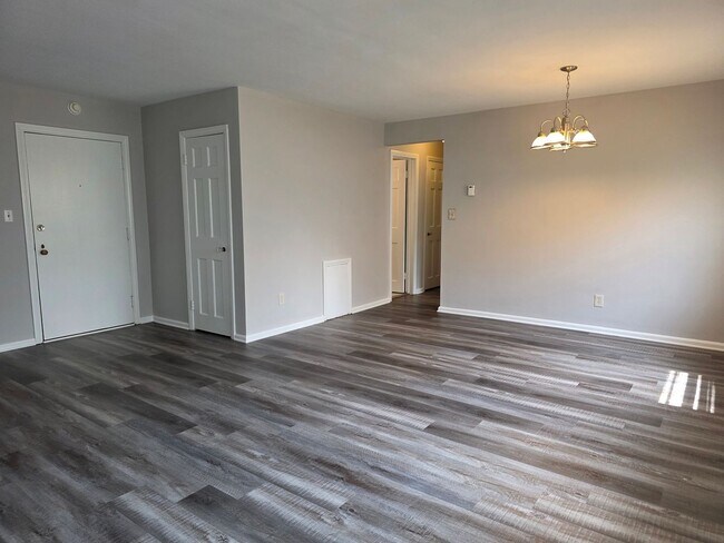 Building Photo - 13773 Cedar Rd