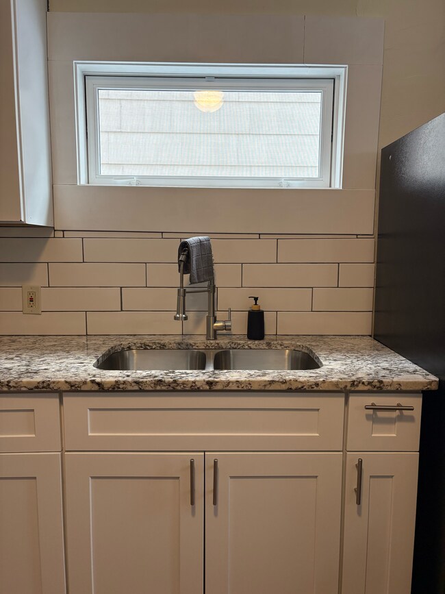 Cocina - 846 Lafayette Ave NE