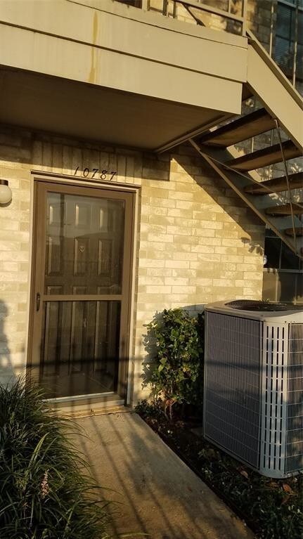 Foto principal - 10787 Braes Bend Dr