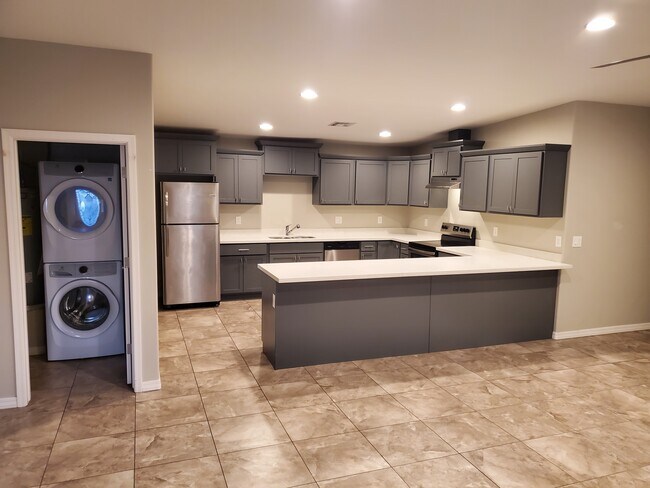 Kitchen and Laundry - 313 N Laurel Ave