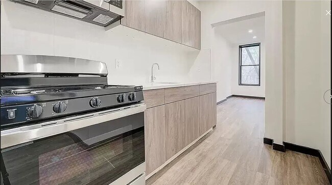 Foto del edificio - 439 W 46th St