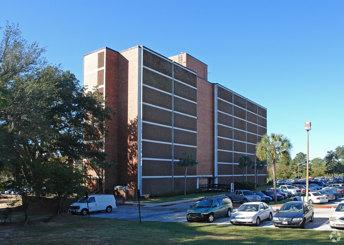 Rogers Hall Apartments in Tallahassee, FL