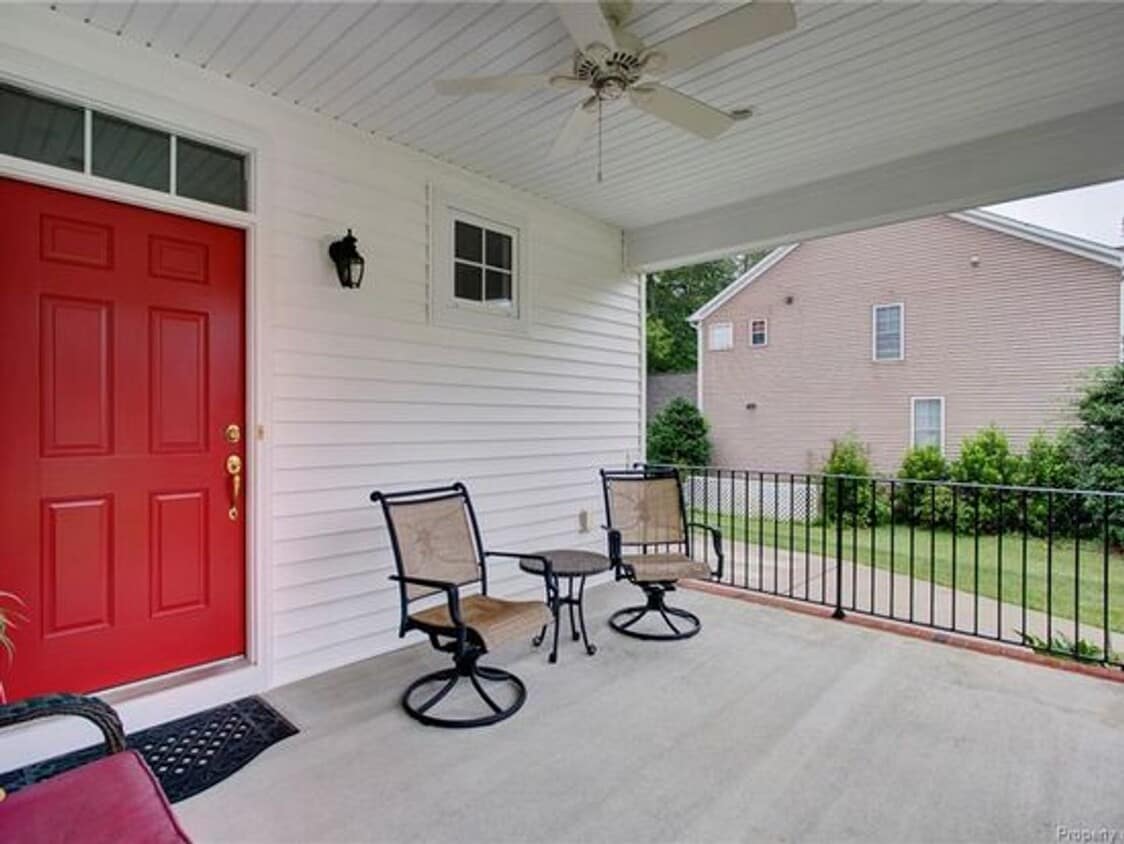 Foto del edificio - Call Linda 804-642-2106 or linda@vacosold.com