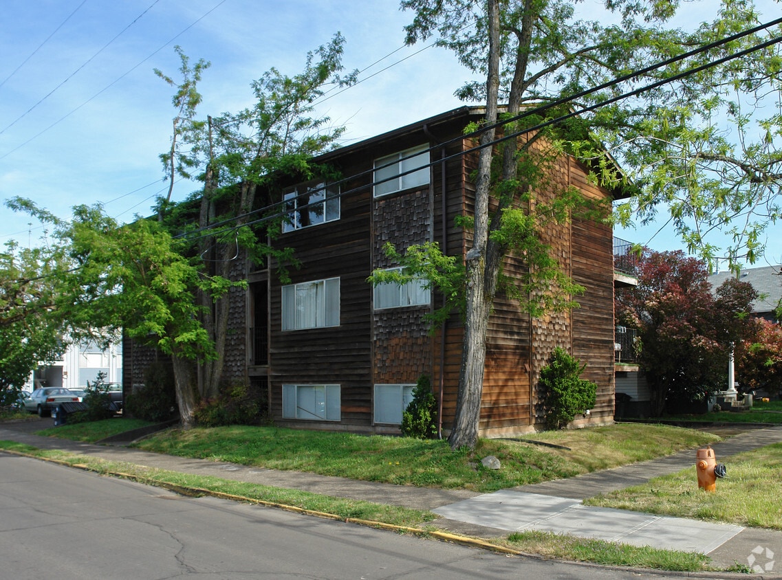 Primary Photo - 1005 SW Washington Ave