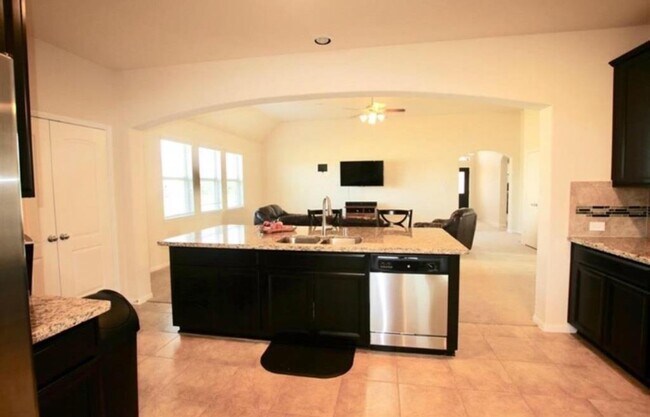 Foto del edificio - 2227 Leonetti Ln