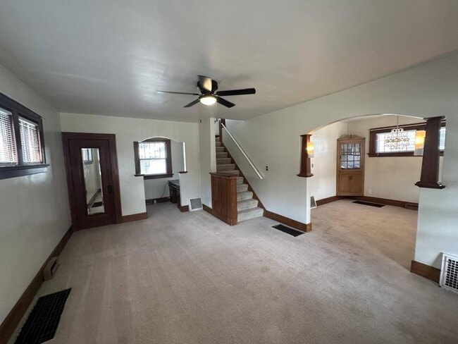 Foto del edificio - 315 Lexington Ct