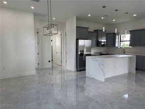 Building Photo - 358 Charwood Ave S