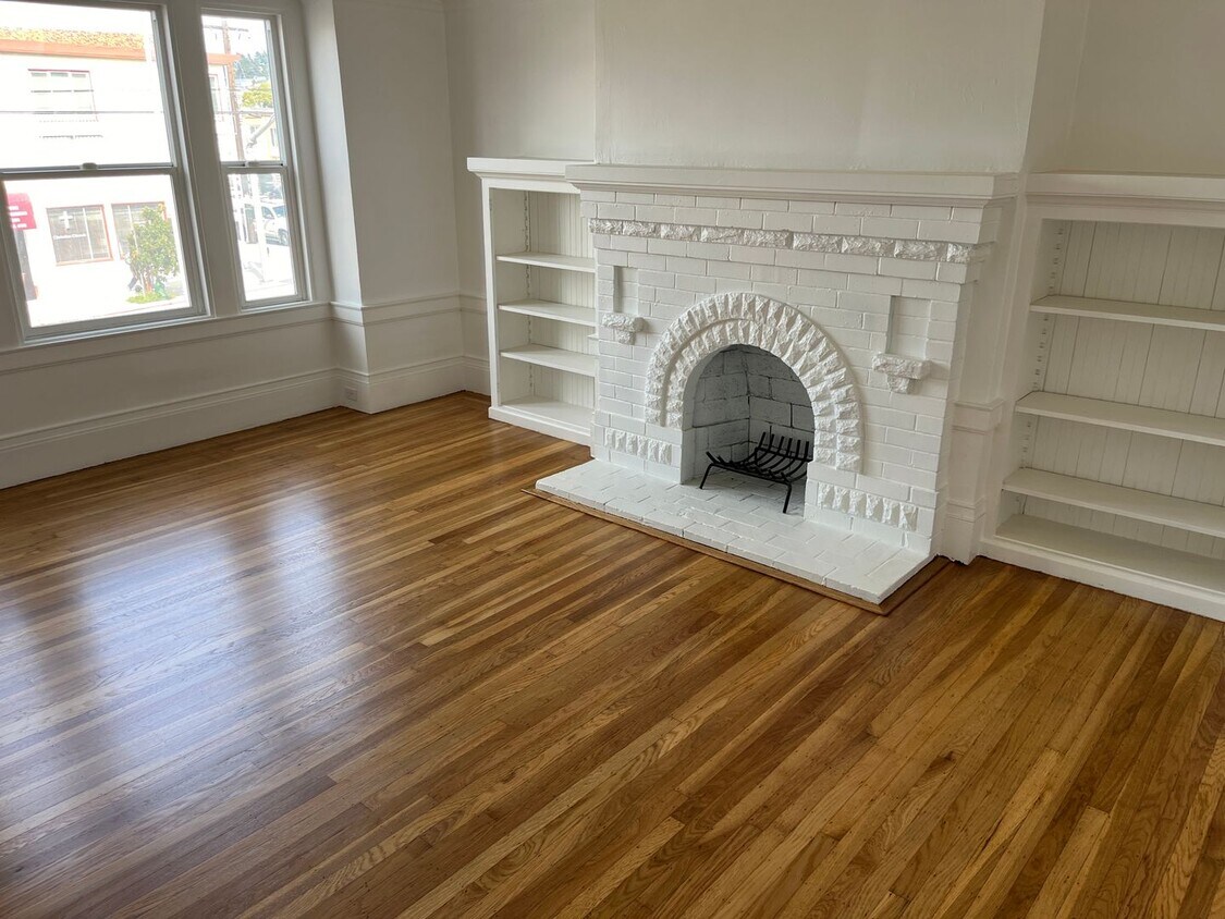 Primary Photo - Spacious top floor flat in bustling Crocke...
