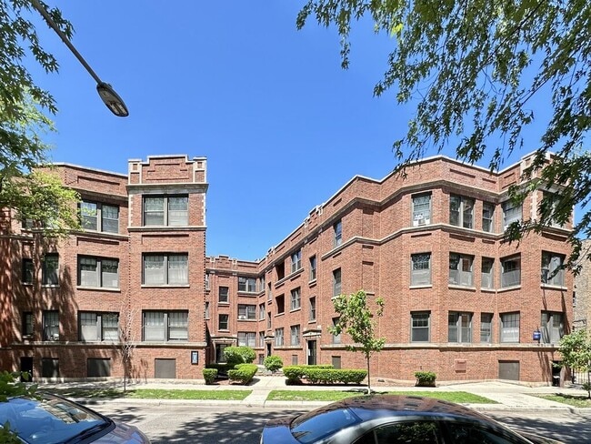 Building Photo - 710 W Cornelia Ave