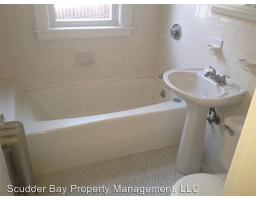 Foto del edificio - 4 br, 2 bath House - 80 Randolph Rd