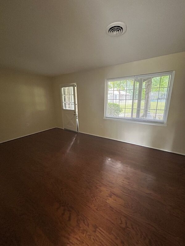 Building Photo - 1403 Calander Ct