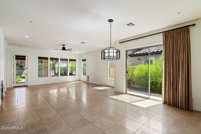 Foto del edificio - 9260 E Desert Village Dr