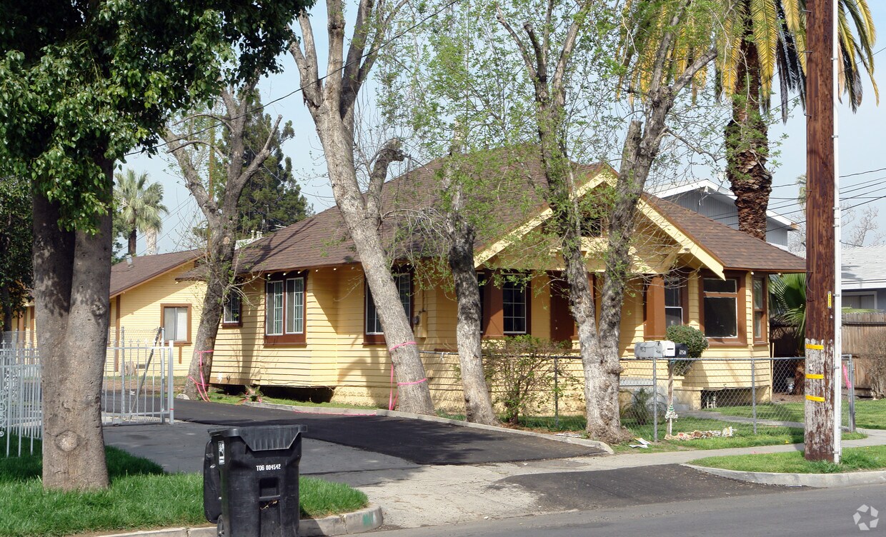 Primary Photo - 952 N Mountain View Ave