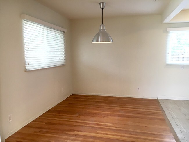 Building Photo - 5748 Vesper Ave