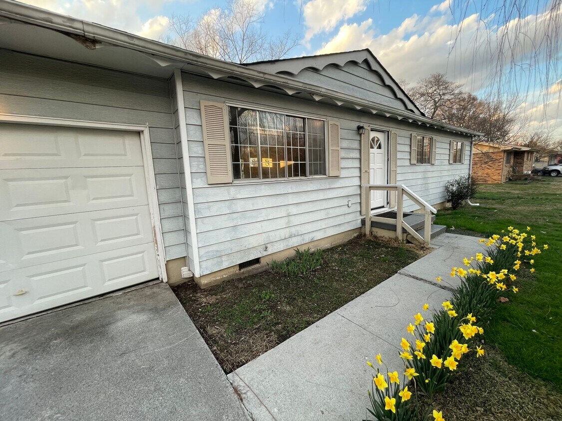 Primary Photo - Discover the comfort of 7911 Hixson Pike- ...