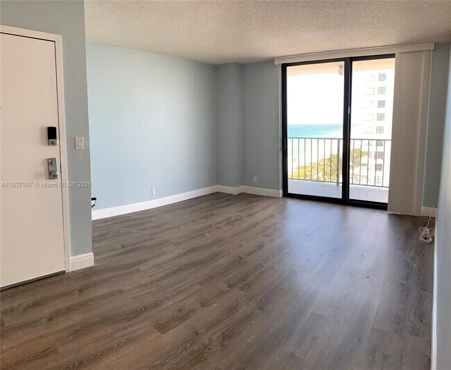 Foto del edificio - 2625 Collins Ave