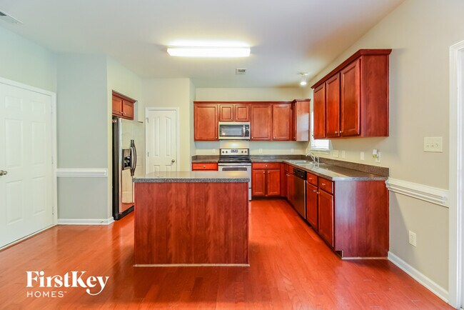 Foto del edificio - 2456 Ingleside Dr