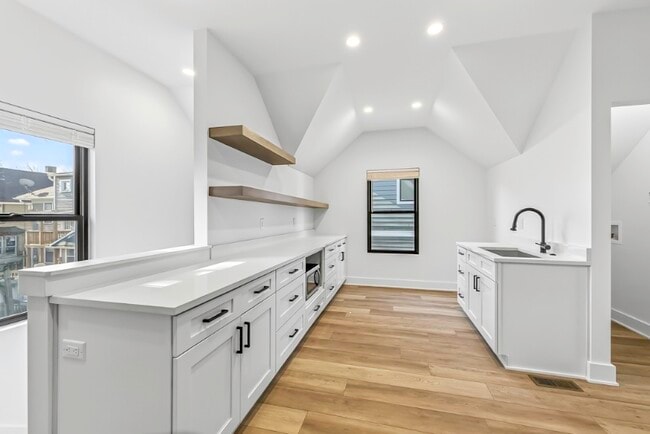 Foto del edificio - 2133 N Talbott St