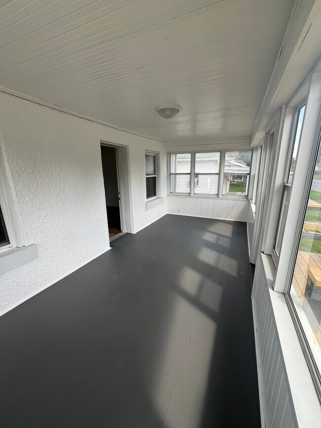 Building Photo - 509 W Pleasant St