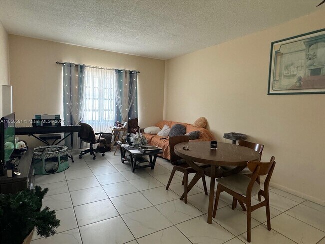 Foto del edificio - 2200 E Hallandale Beach Blvd
