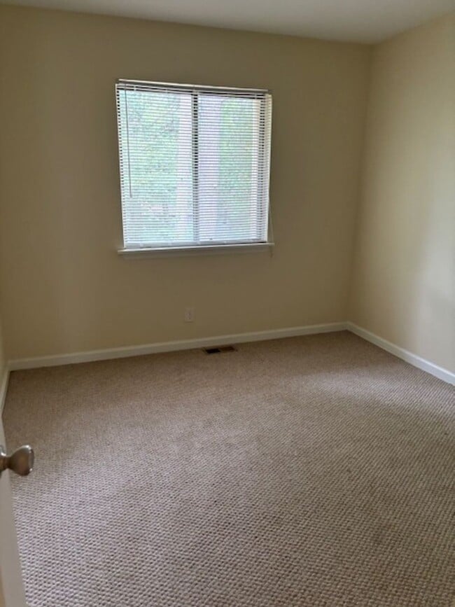 Foto del edificio - 2420 Stadium Dr