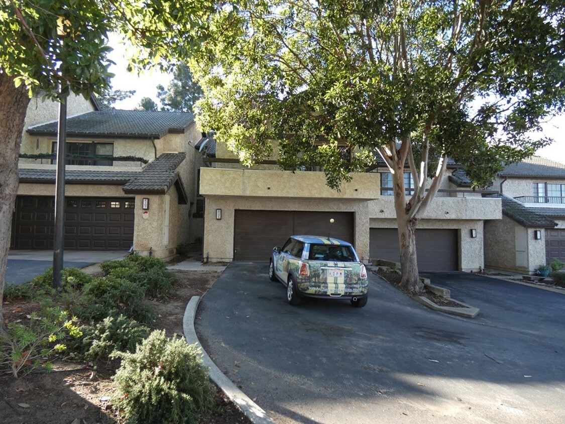 Foto principal - Spacious Northpoint Townhome near Righetti...