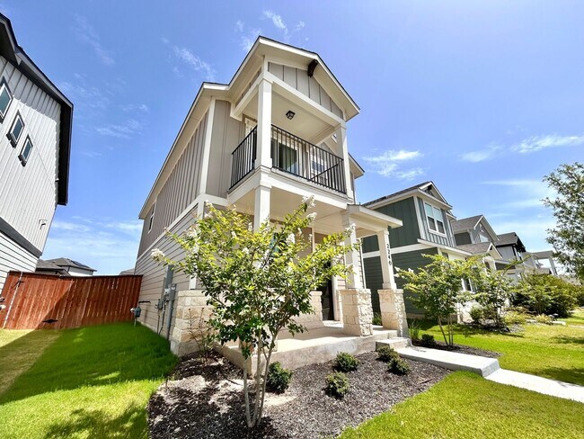 Building Photo - Spacious 3/BR 2.5/BA Home with Modern Fini...