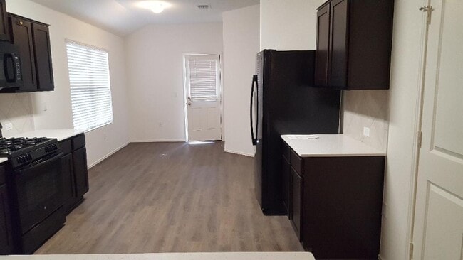 Building Photo - 7200 Dungarees Wy