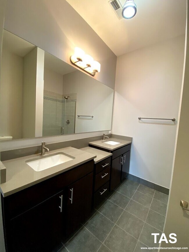 Foto del edificio - 1432 W 21st St