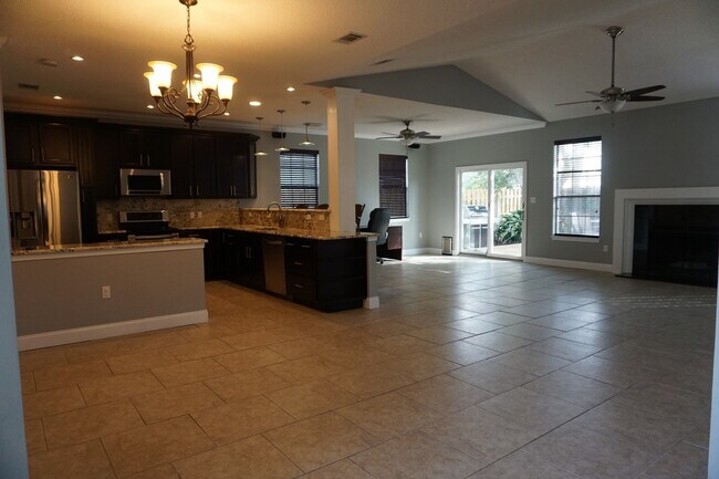 Building Photo - Beautifully Upgraded 3B/2B Unfurnished hom...
