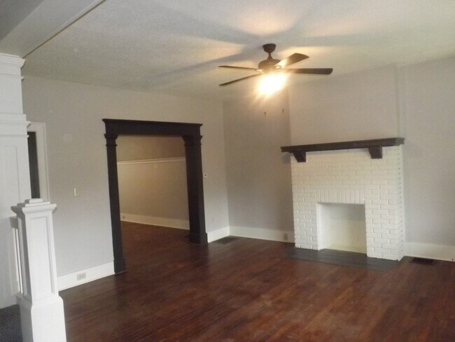 Hermosos pisos de madera noble y pintura. - 325 N Murtland St