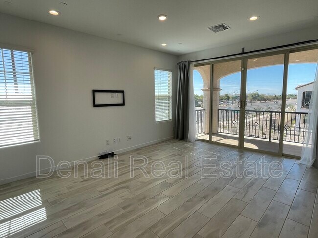 Building Photo - 784 S Hawk Ln