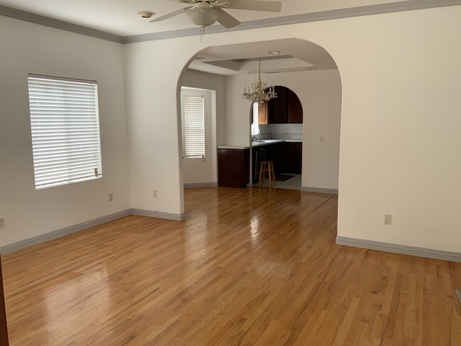 Building Photo - 539 Arena St