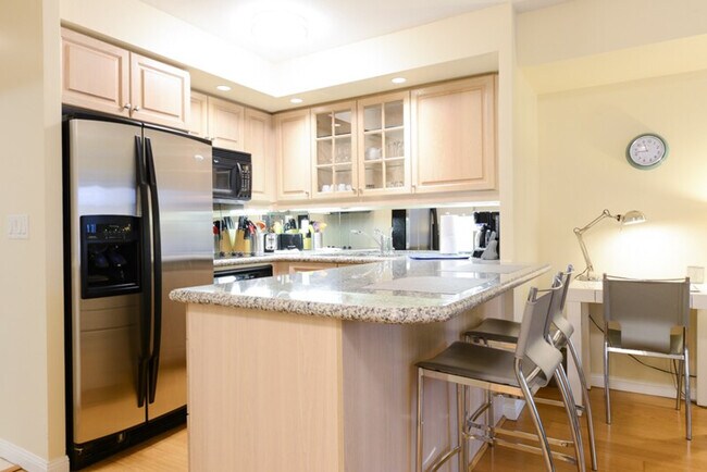 Building Photo - 192 Adelaide St W