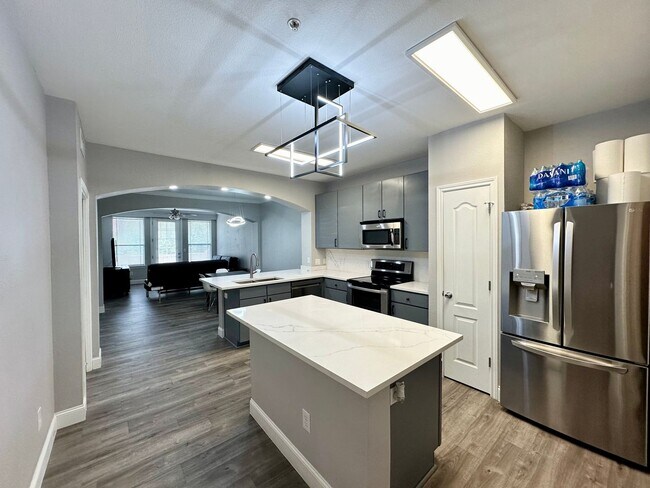 Foto del edificio - 2/2 Updated Condo in West Campus