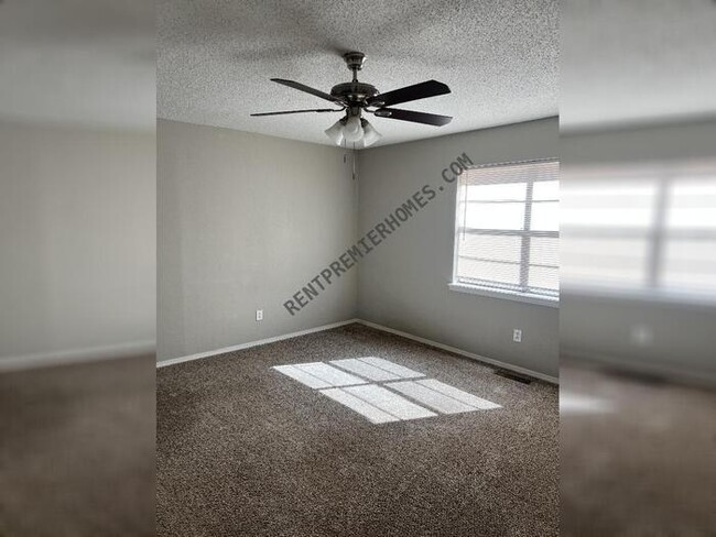 Building Photo - 1330 St Mathews Dr